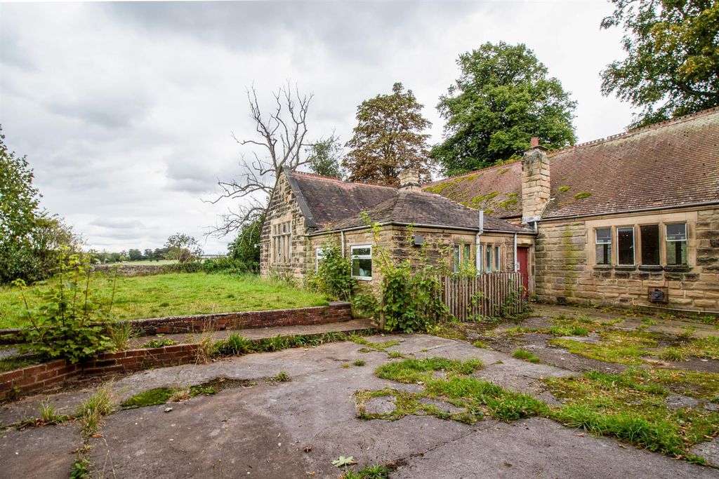 Property photo 2 of 12 Outside