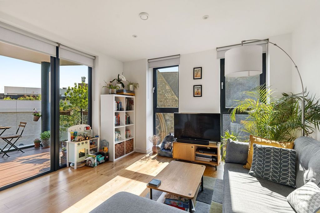 Property photo 1 of 20 Living Room