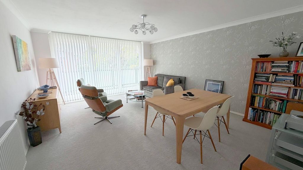 Property photo 2 of 15 8Fulb12.Jpg