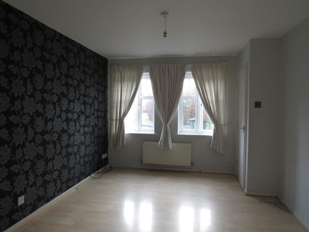 Property photo 3 of 7 Living Room