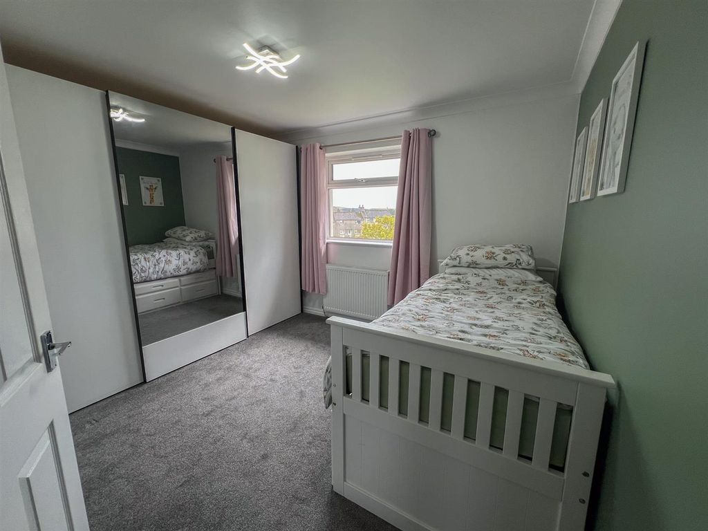 Property photo 3 of 11 18 Stevenson Court-03.Jpg