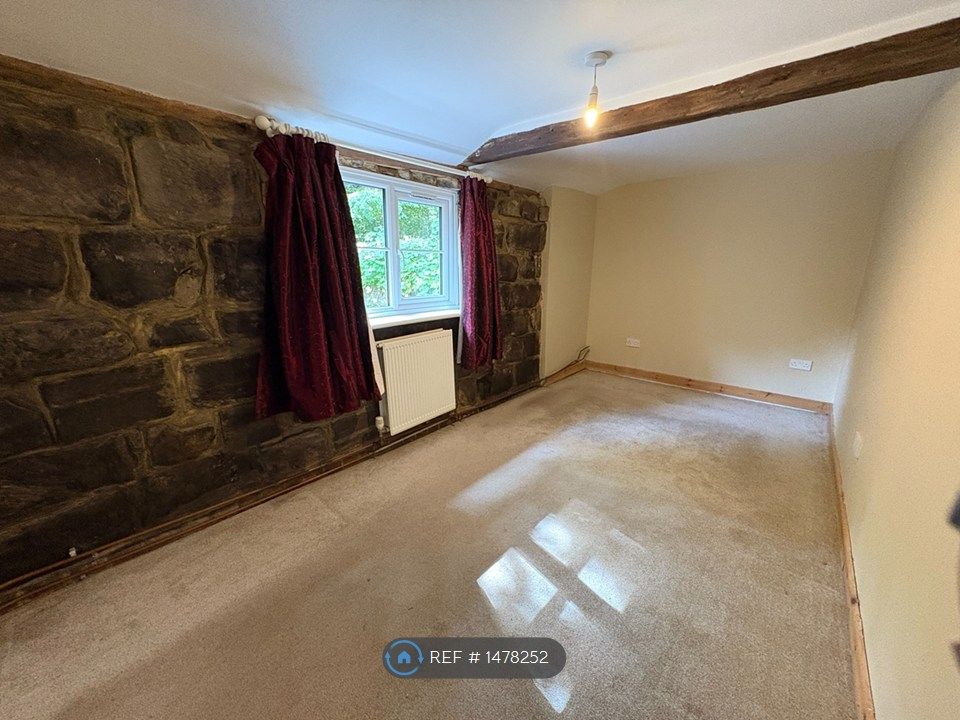 Property photo 2 of 12 Double Bedroom With Space For Desk And Wardrobe
