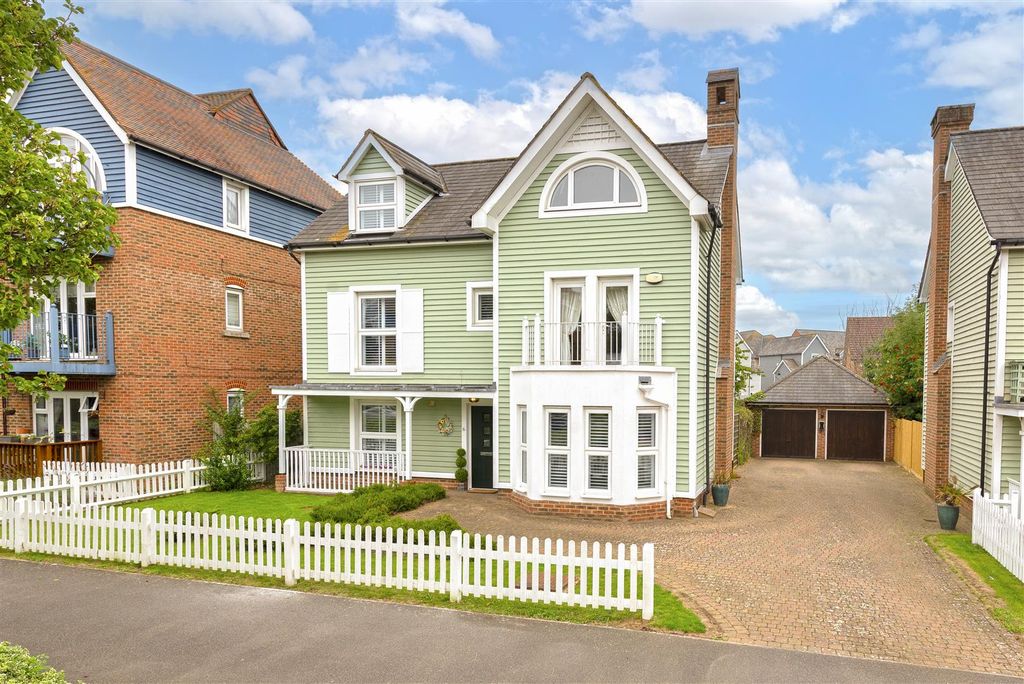 Property photo 1 of 24 6Thelakes01.Jpg