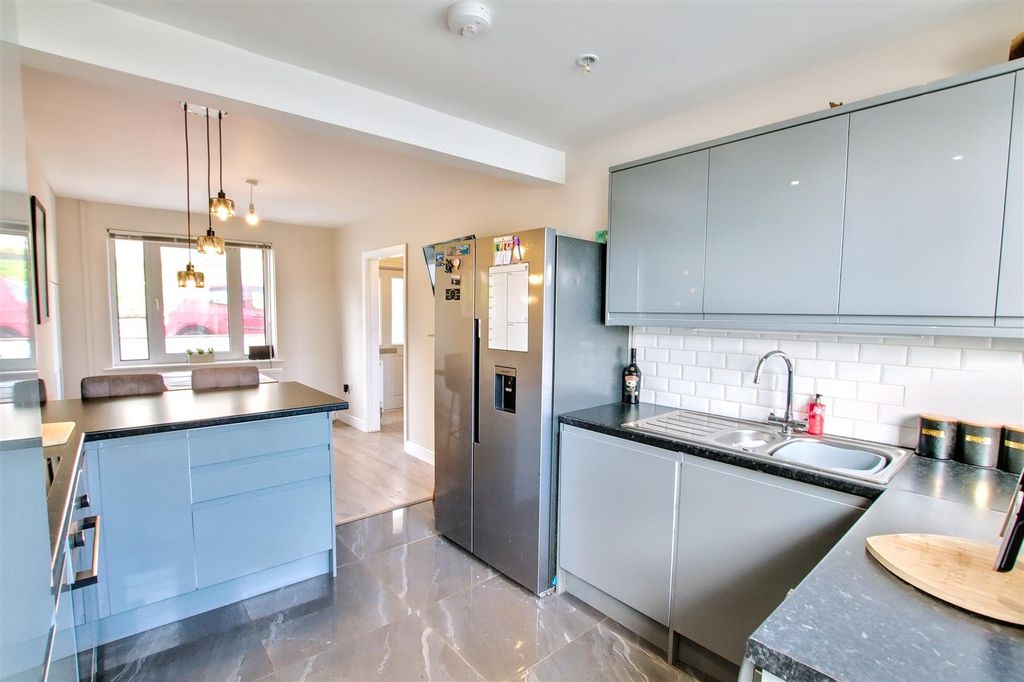 Property photo 1 of 29 Kitchen/Diner