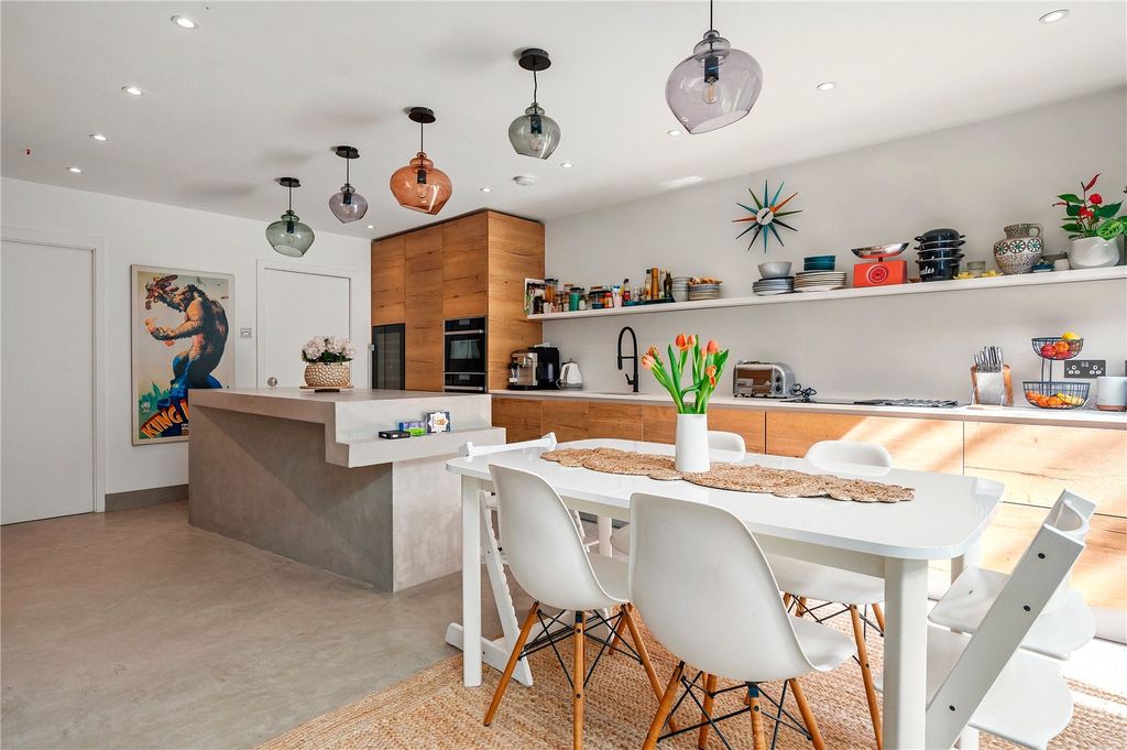 Property photo 1 of 32 Kitchen/Dining