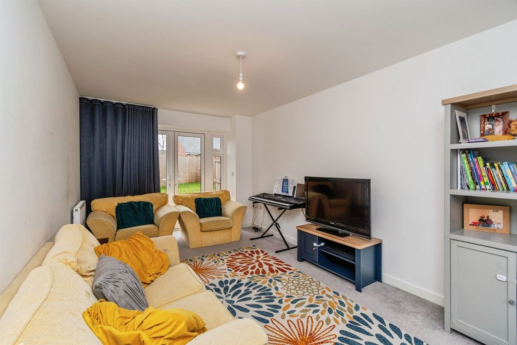 Property photo 2 of 20