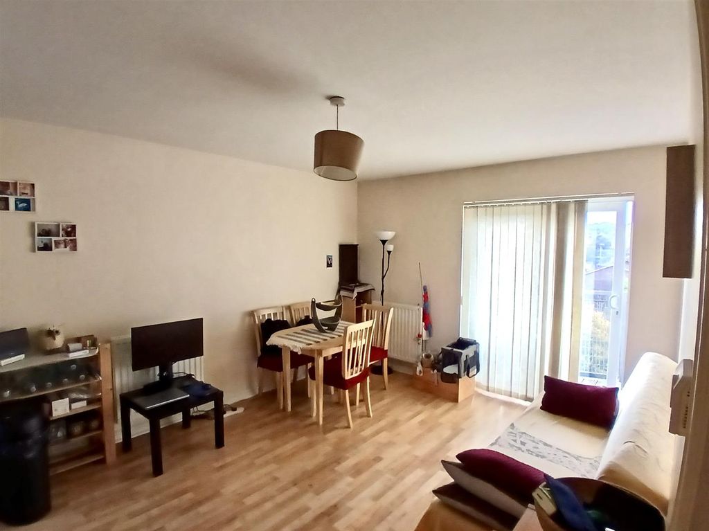 Property photo 3 of 8 Reception