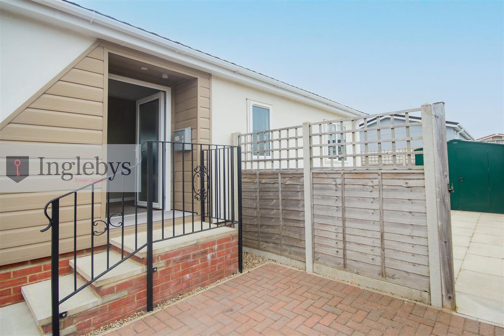 Property photo 2 of 23