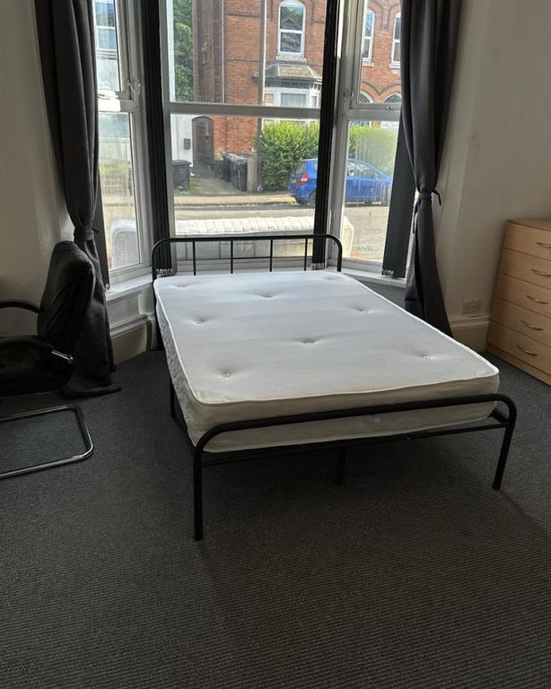 Property photo 2 of 15 Bedroom