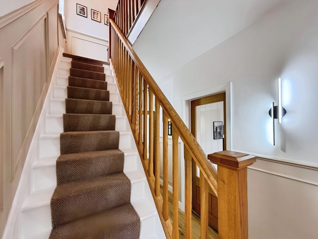 Property photo 3 of 57 4568473