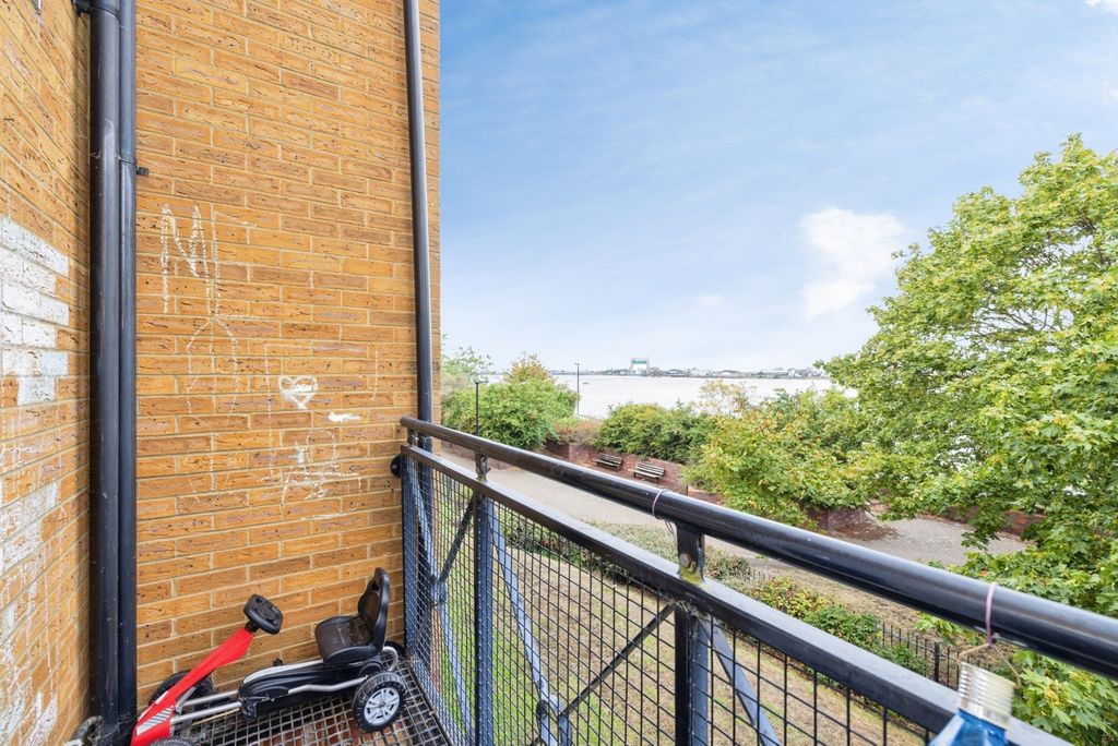 Property photo 2 of 13 Balcony