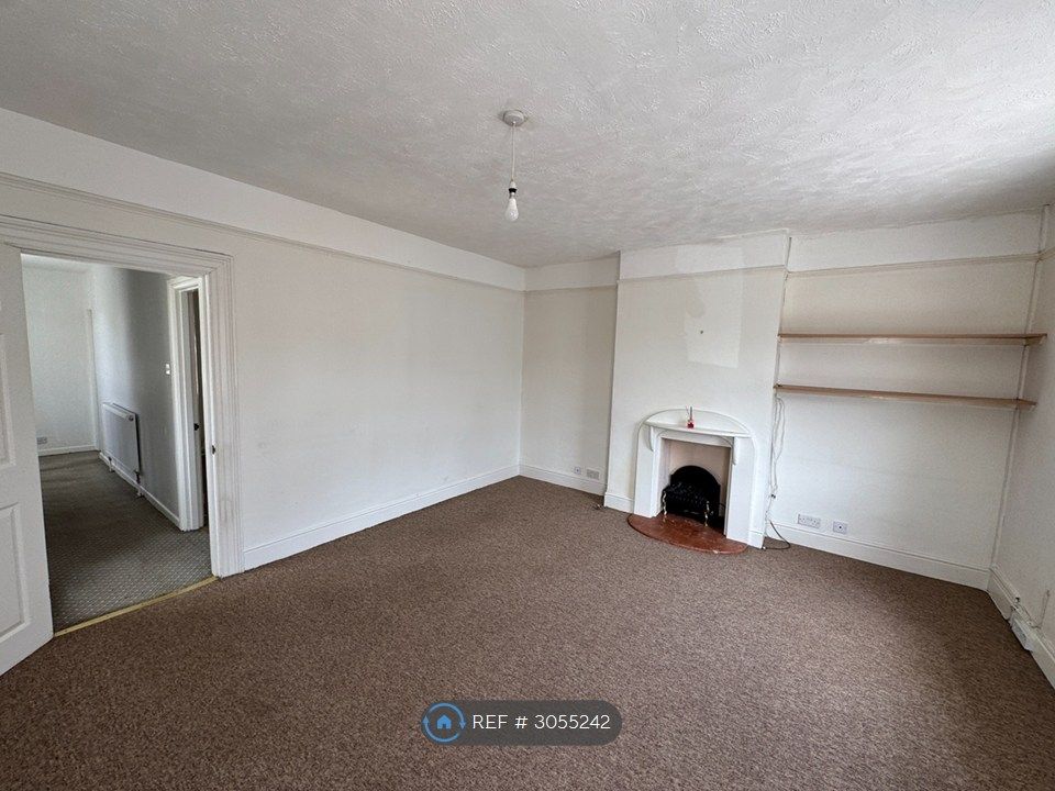 Property photo 3 of 11 Frontroom