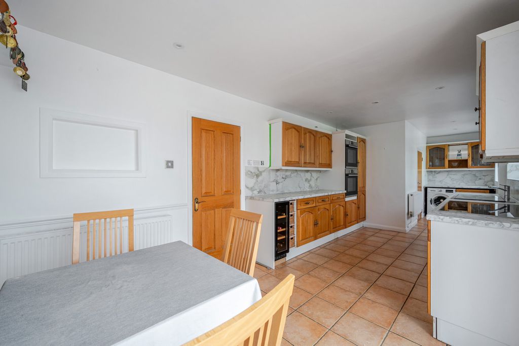 Property photo 3 of 28 1327505-10-6877B9...