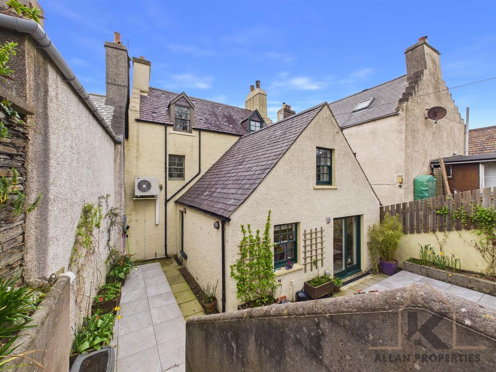 Property photo 2 of 27