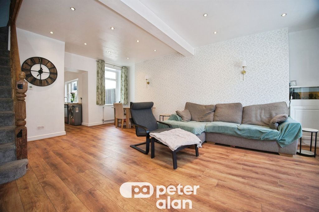 Property photo 3 of 13