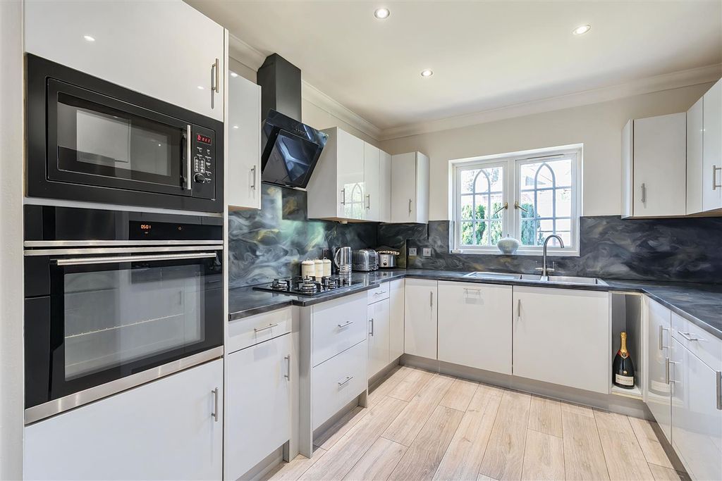 Property photo 1 of 19 Kitchen
