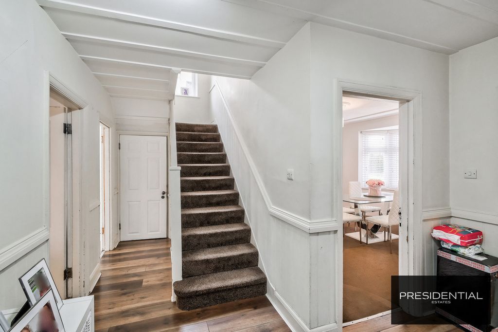 Property photo 2 of 33