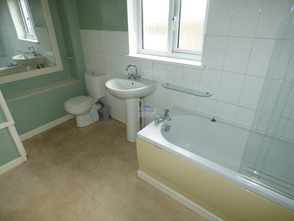 Property photo 3 of 8 Bathroom
