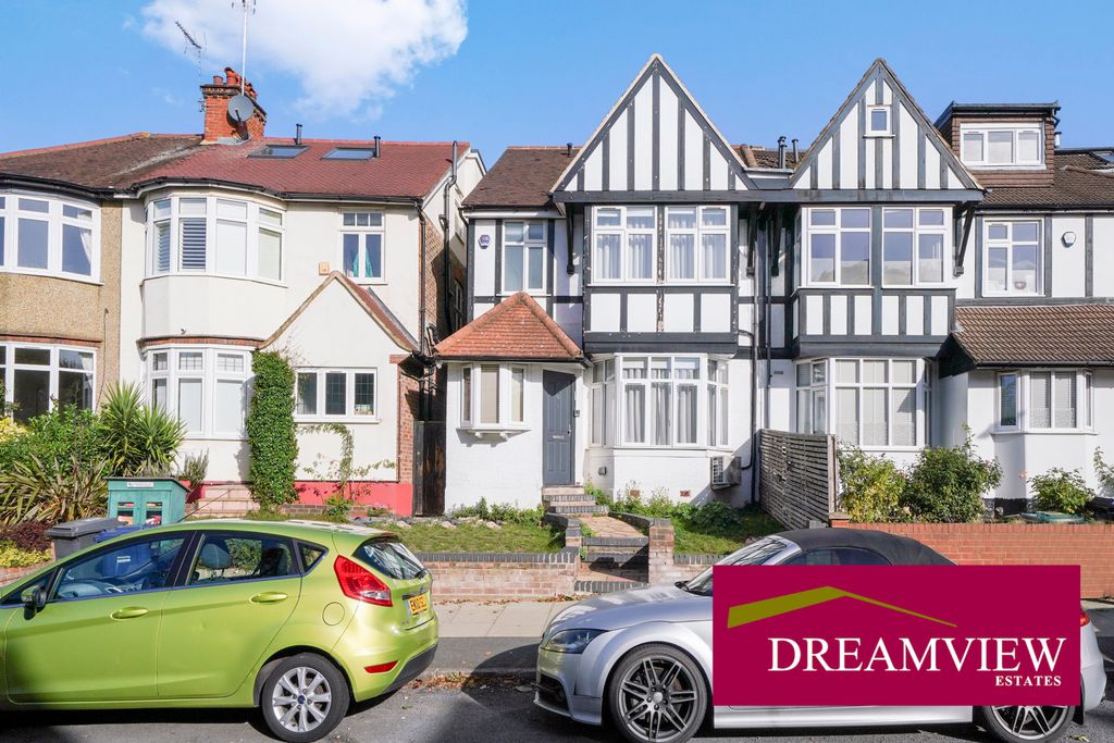 Property photo 1 of 16 Leeside Crescent, Golders Green, London Nw11 0La