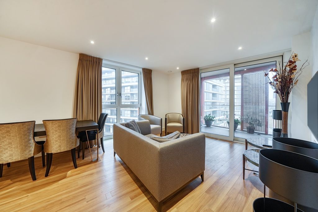 Property photo 2 of 17 1403772-1-697262F...