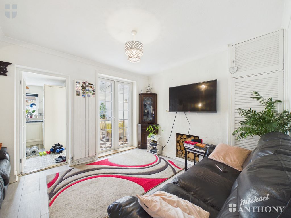 Property photo 3 of 11 Cam03218G0-Pr0978-Still007