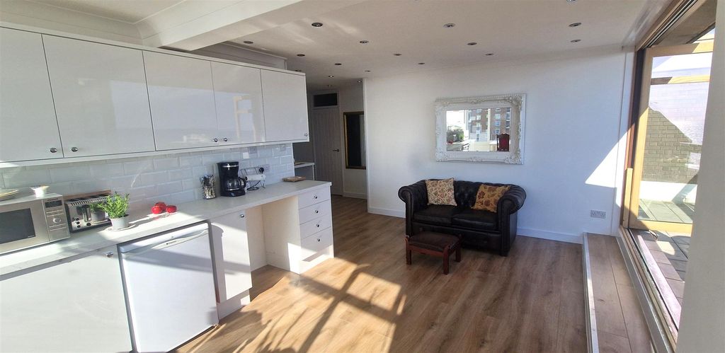 Additional image 7 of 2 bed flat to rentMarine Parade, Worthing BN11