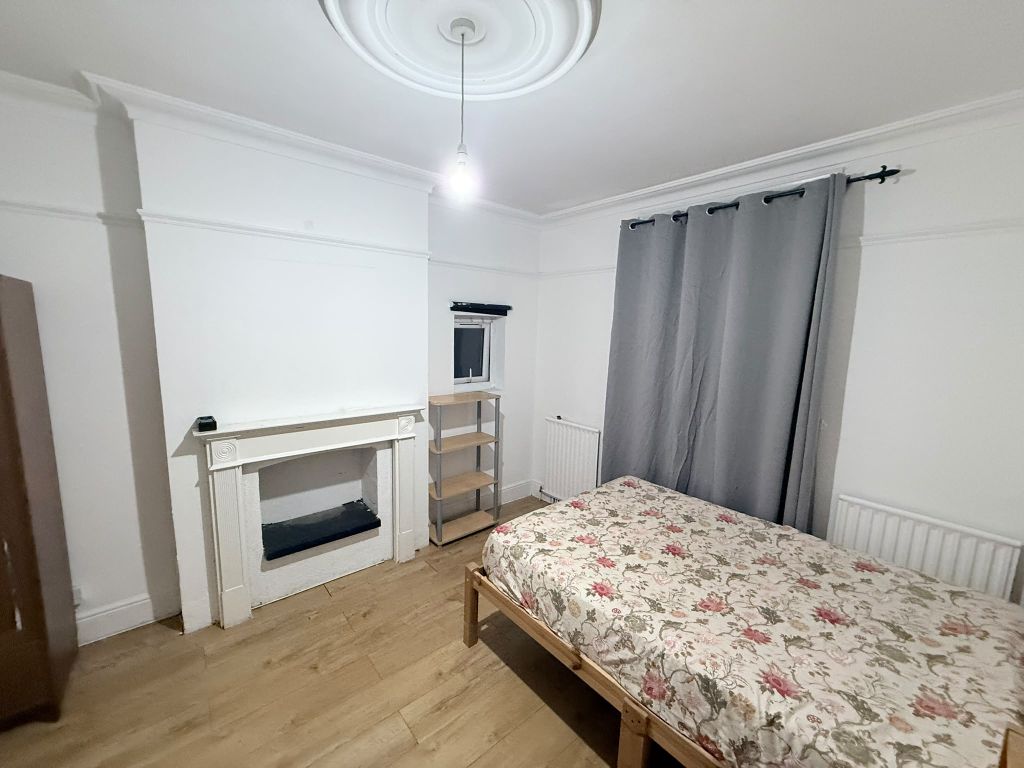 Property photo 1 of 6 Bedroom