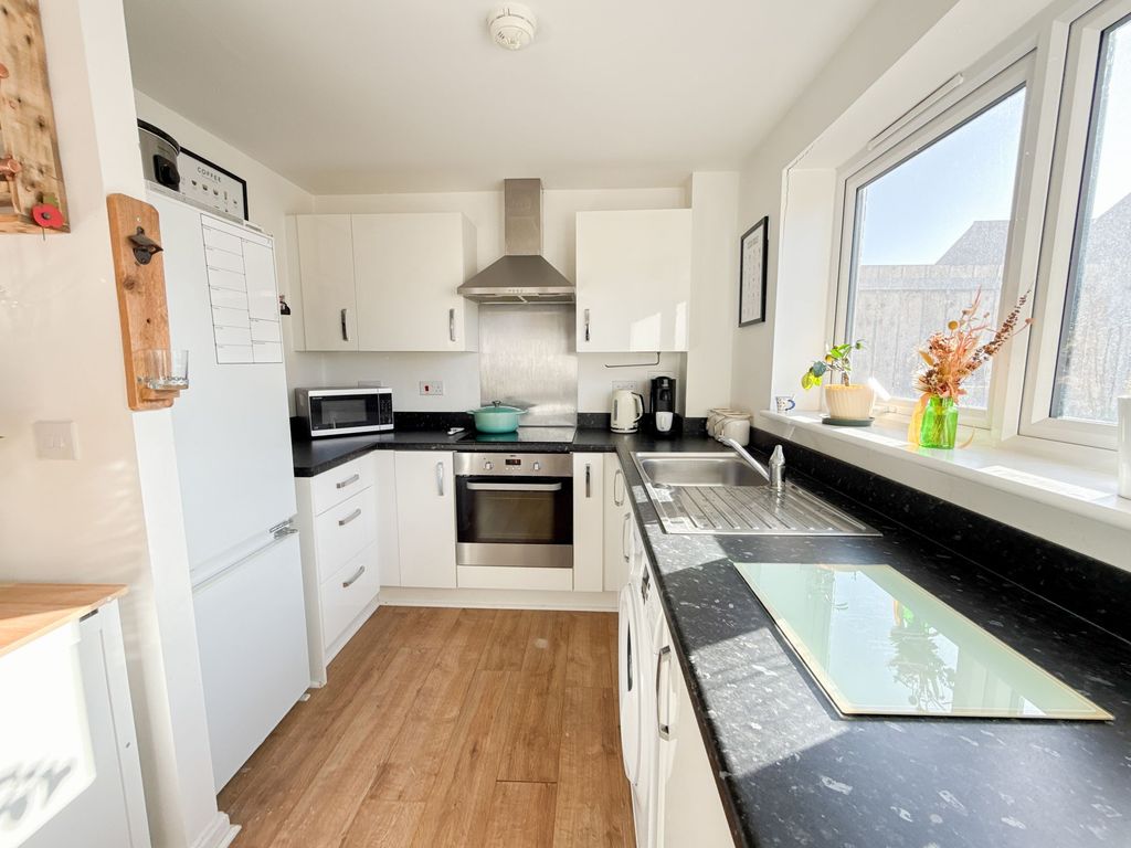 Property photo 3 of 12 Kitchen