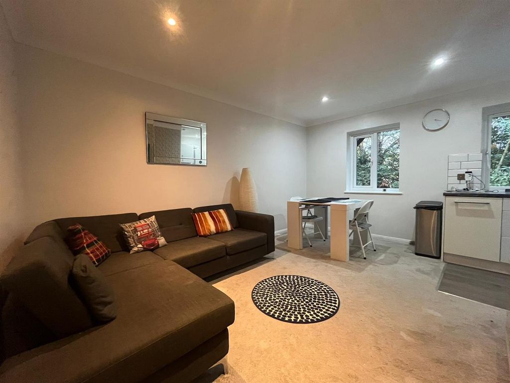 Property photo 2 of 10 Lounge