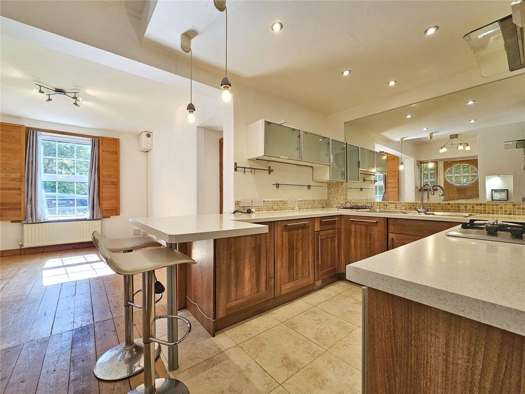 Property photo 2 of 12 Picture No. 15
