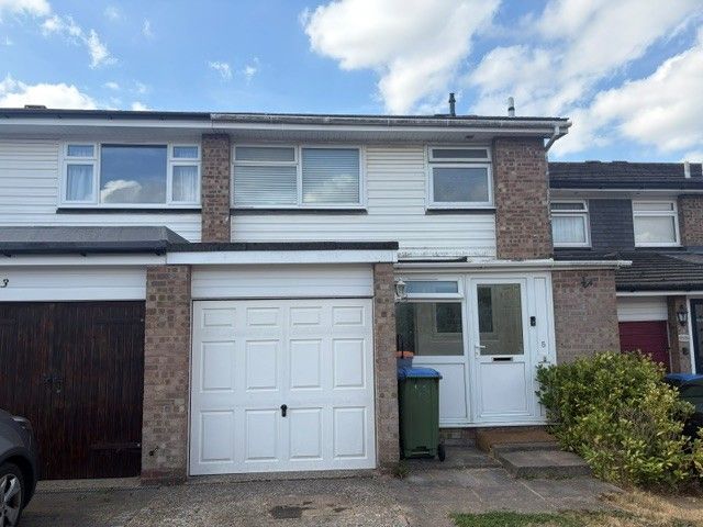 Property photo 1 of 17 5 Spinney Front Shot