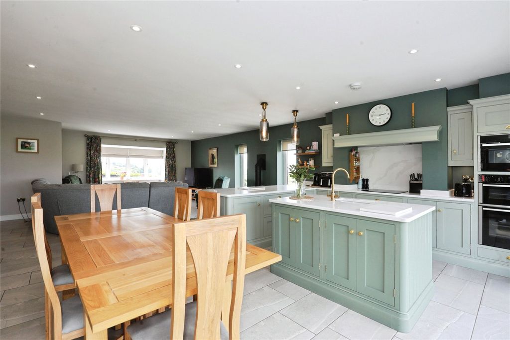 Property photo 3 of 45 Picture No. 29