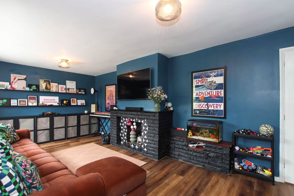 Property photo 2 of 19 Photo 4