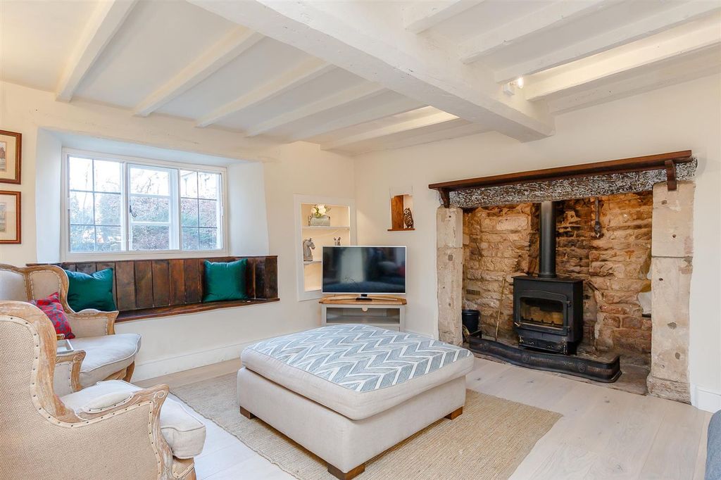 Property photo 2 of 28 Sitting Room
