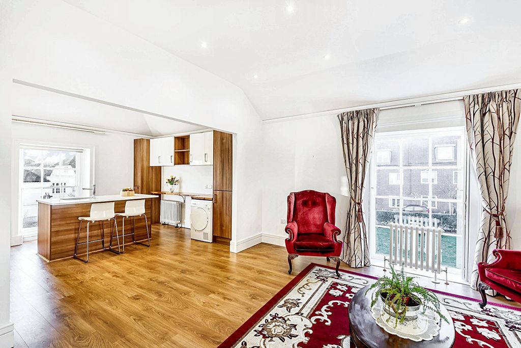 Property photo 3 of 10 Open Plan Living