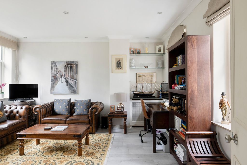 Property photo 1 of 17 Ground Floor