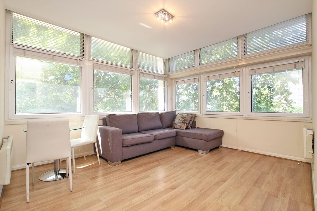 Property photo 1 of 15 Lounge
