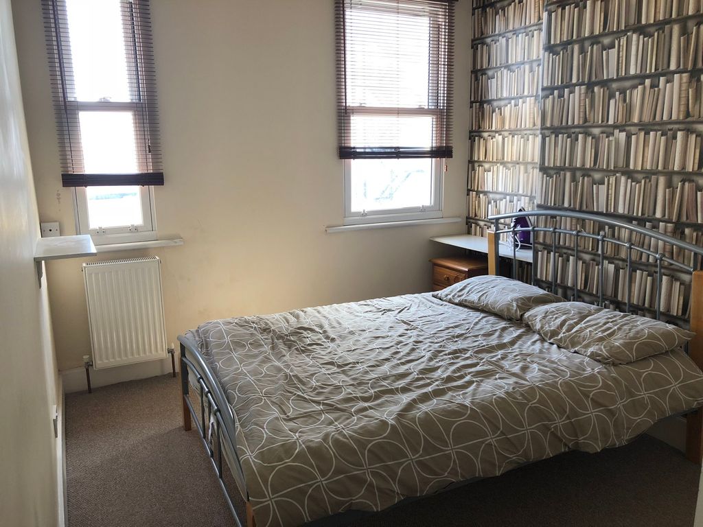Property photo 1 of 17 Room 2