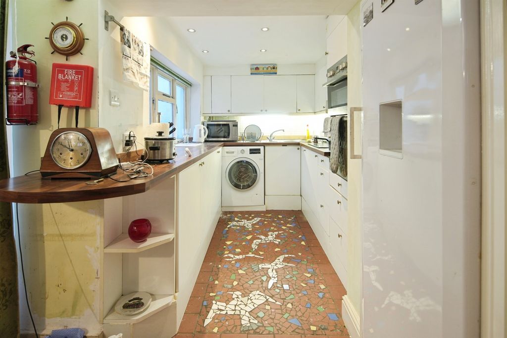 Property photo 3 of 20