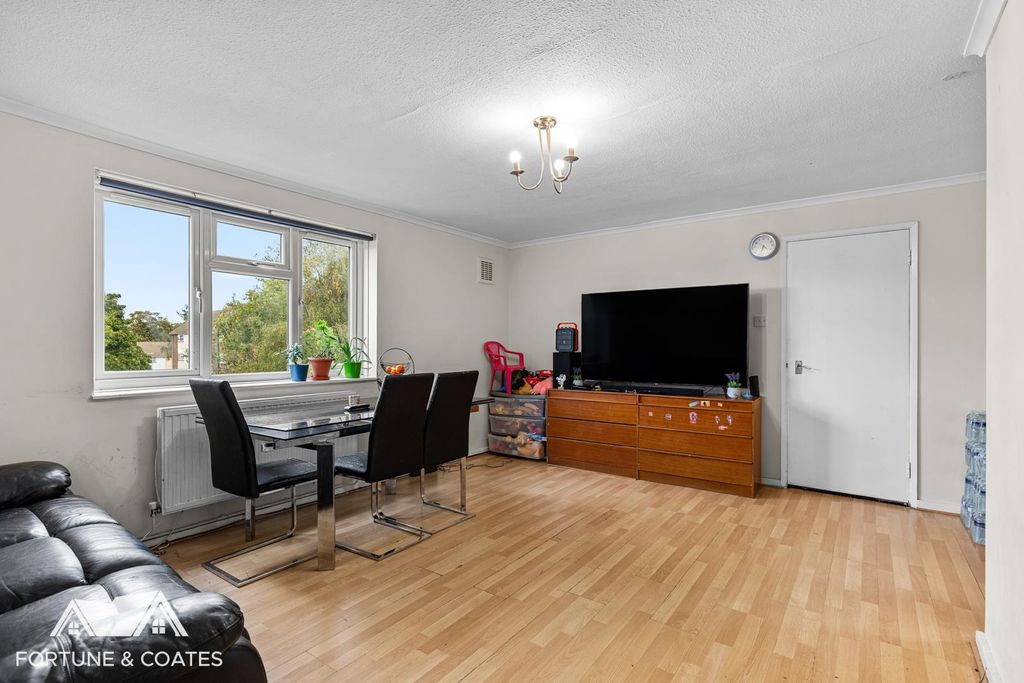 Property photo 2 of 14 Thedashes_12.Jpg