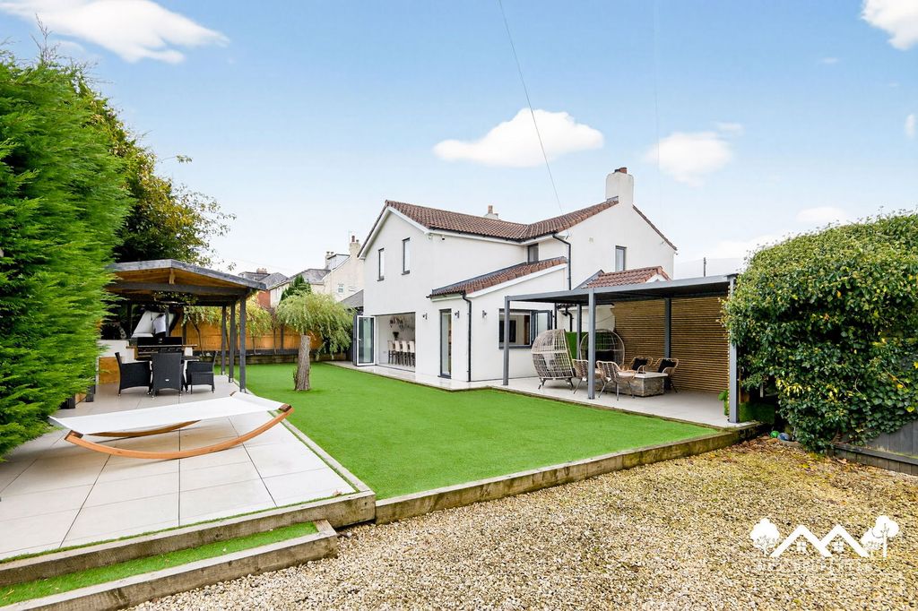 Property photo 2 of 61