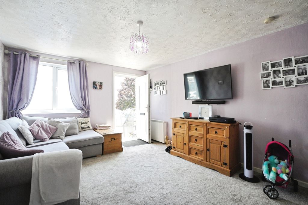 Property photo 2 of 17 Photo
