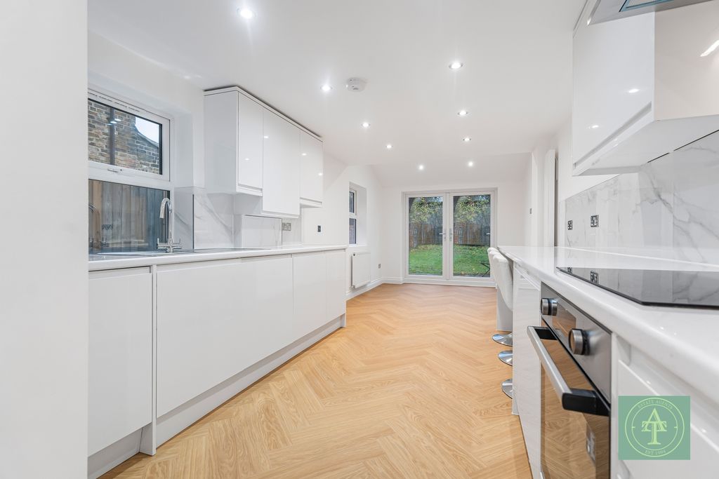 Property photo 3 of 39 Gallery