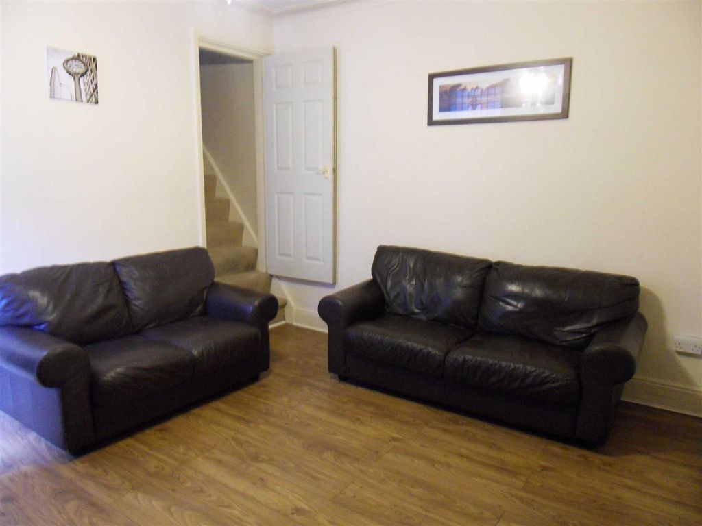 Property photo 3 of 5 Lounge