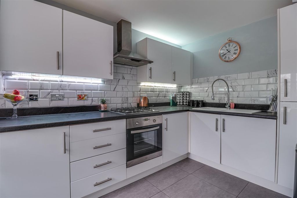 Property photo 3 of 22 15 Victoria Place-23.Jpg
