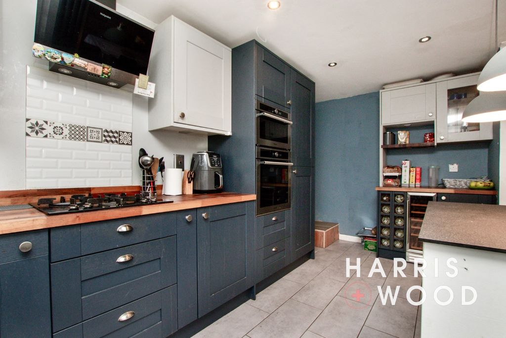 Property photo 2 of 20 5023431