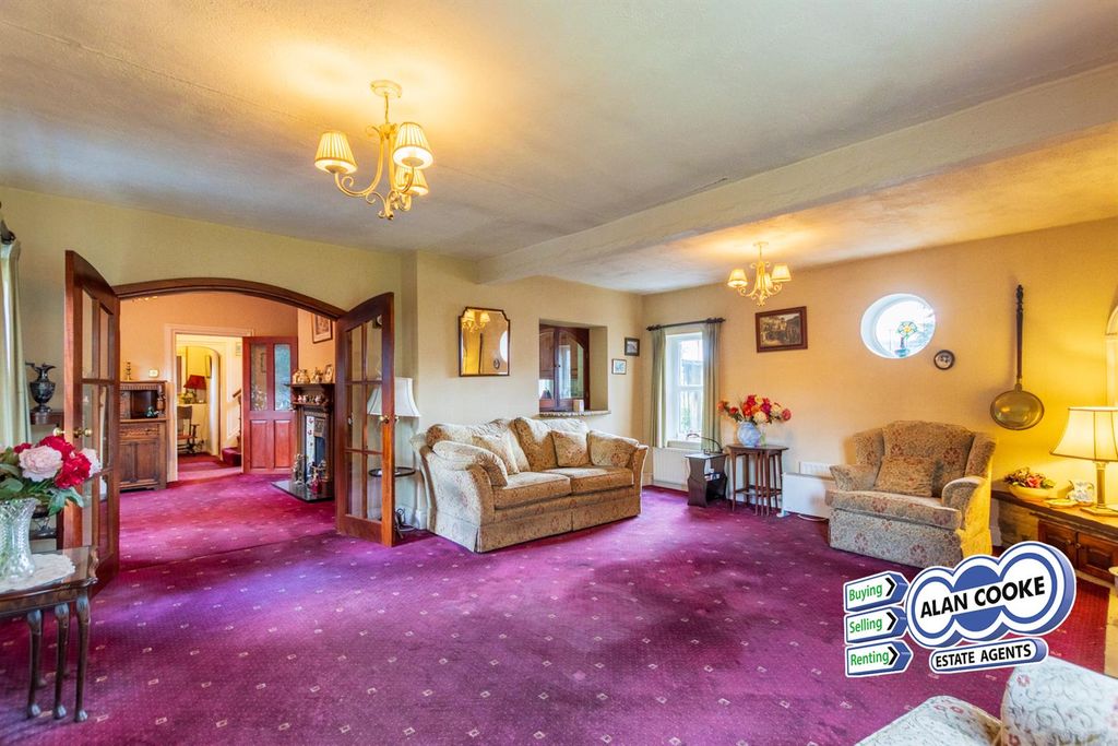 Property photo 3 of 21 Lounge