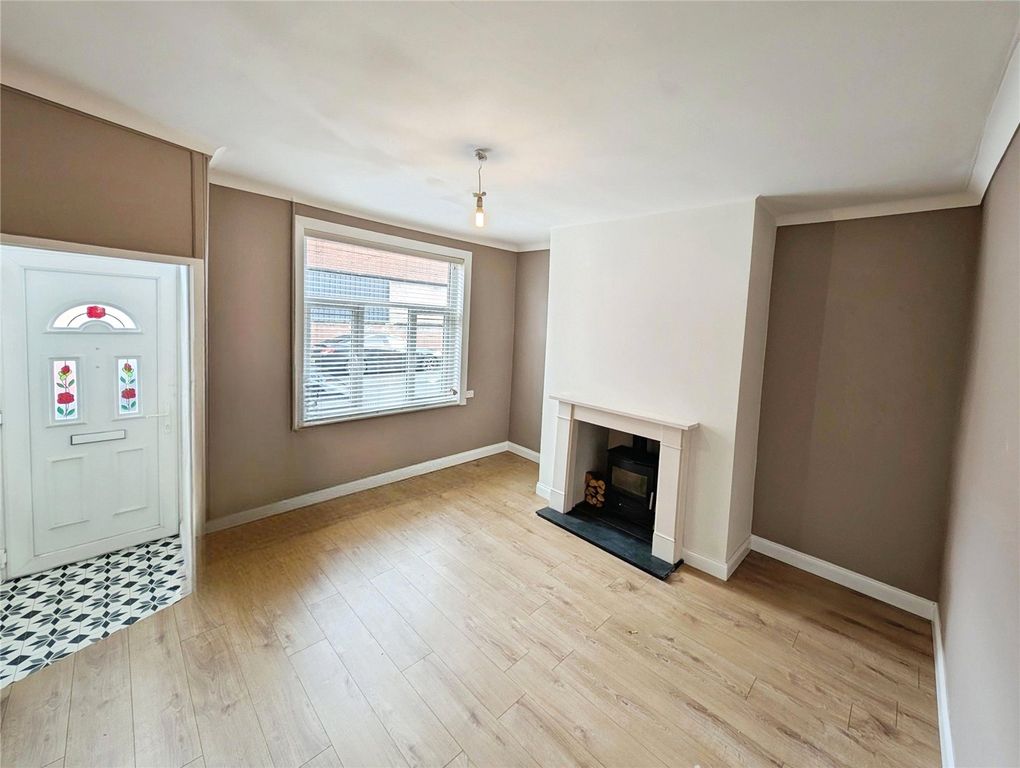 Property photo 3 of 12 Living 2