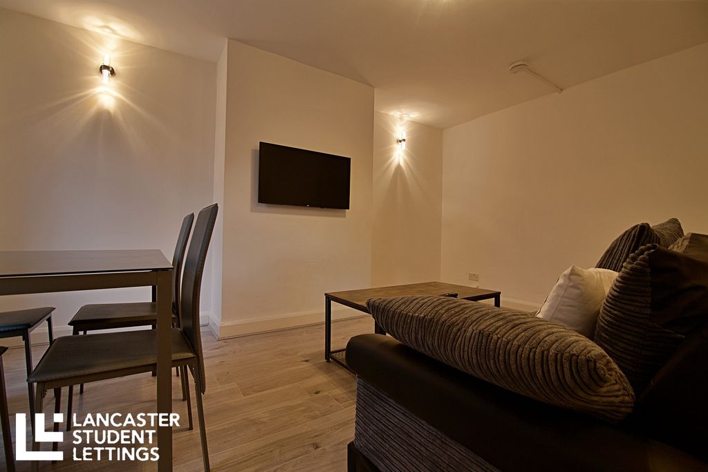 Property photo 3 of 14 Property Photo