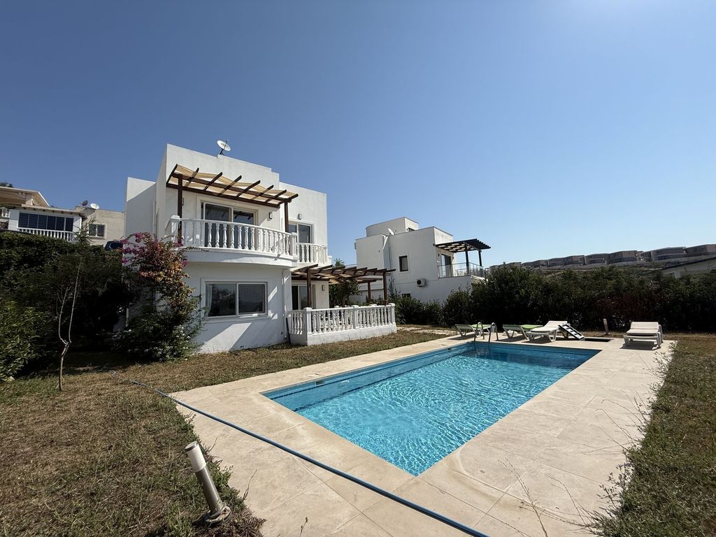Property photo 3 of 25 Luxurious Renovated Villa For Sale In Milas, Bogazici - Main View Of The Villa And Private Pool